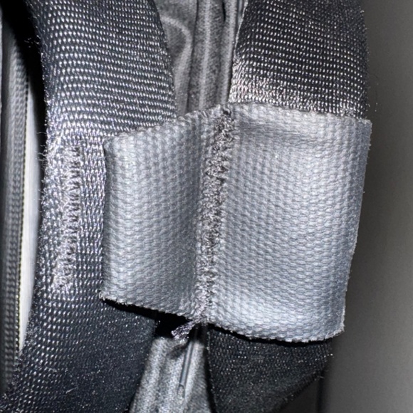 Peak Design Every Day Tote\Backpack Black with Gray Interior - Picture 6 of 16